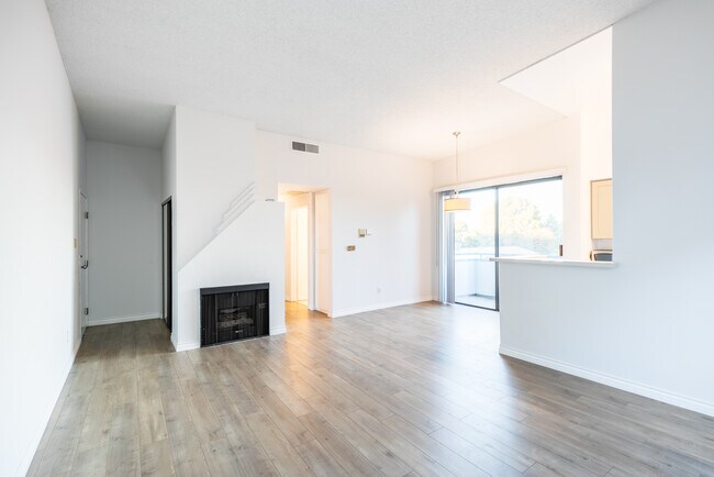 Foto del edificio - 2584 S Centinela Ave