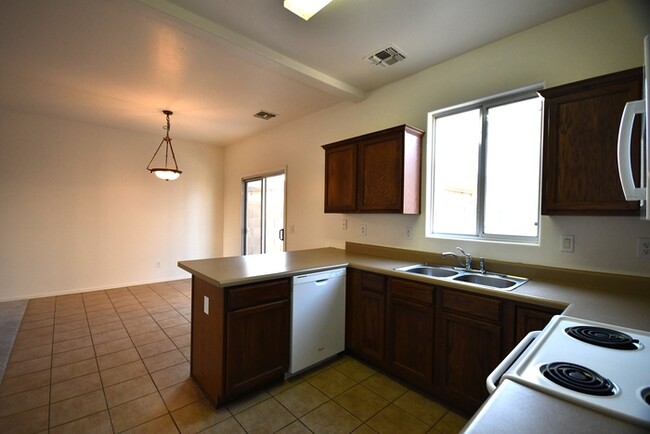 Foto del edificio - 3 bed 2 bath in San Tan Valley Hunt/Magma ...