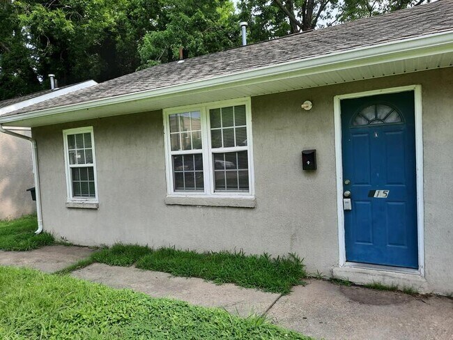 Building Photo - 115 E Kelly Ave