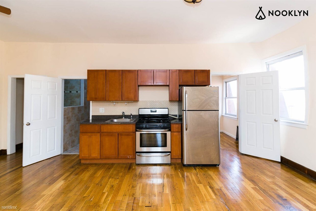 Primary Photo - 3 br, 1 bath Apartment - 140 Franklin Ave
