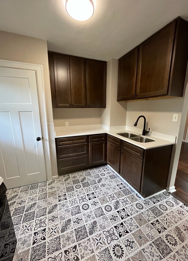 Building Photo - 327 Polk St