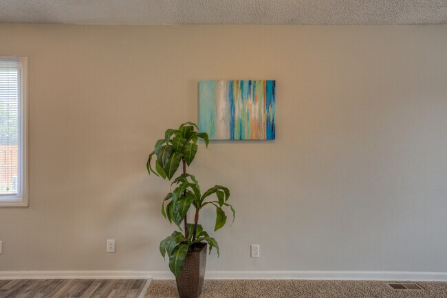 Foto del edificio - The Upgraded Life! 3 Bedroom Duplex Coming...