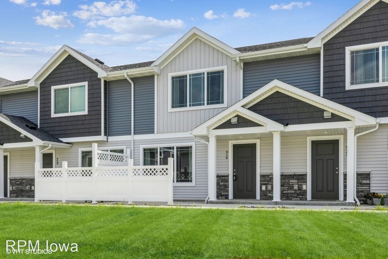 Foto principal - 3 br, 2.5 bath House - 916 NE 57th Lane