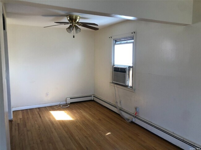 Foto del edificio - 262-15 Hungry Harbor Rd