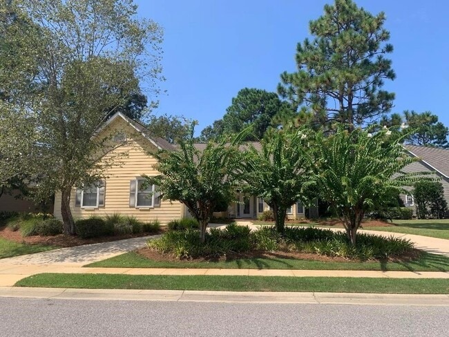 Building Photo - 30793 Pine Ct