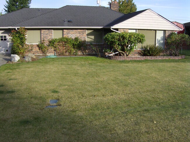 Building Photo - 4709 Fowler Ave