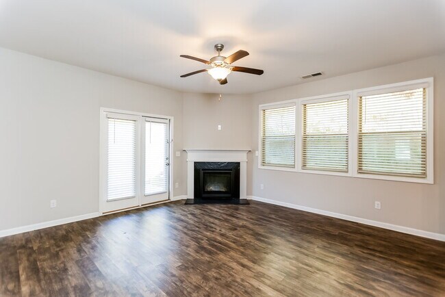 Foto del edificio - 387 Lenore Ct