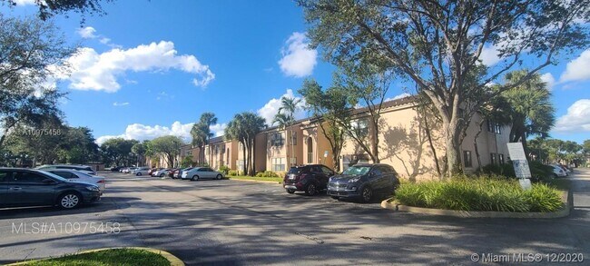 Building Photo - 2986 S University Dr