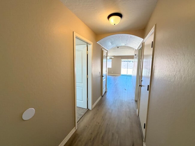 Foto del edificio - 12354 W Glenrosa Ave