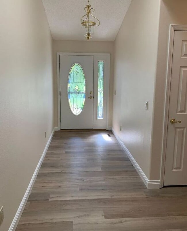 Building Photo - 3 bedroom / 2 bath townhouse in Fairfield ...