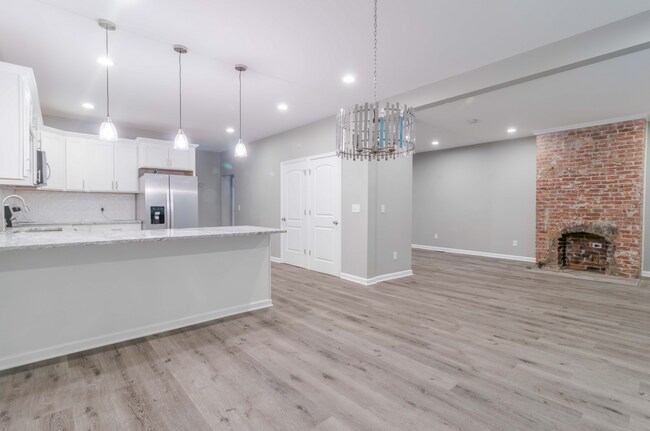 Building Photo - 3 bedroom 2 bath Single Home