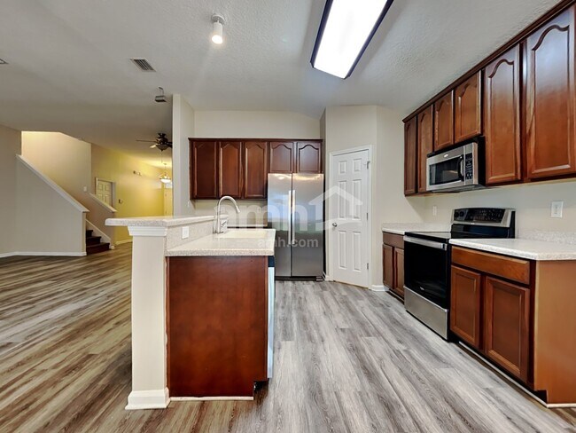 Foto del edificio - 947 Silver Spring Ct