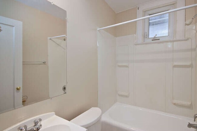 Photo du bâtiment - MODERN BACHELOR APT OLD SOUTH LONDON-INCLUSIVE!