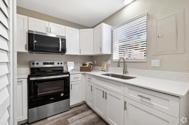 2BR, 1BA - 825SF - Remodeled - Kitchen - Emerald Cove West