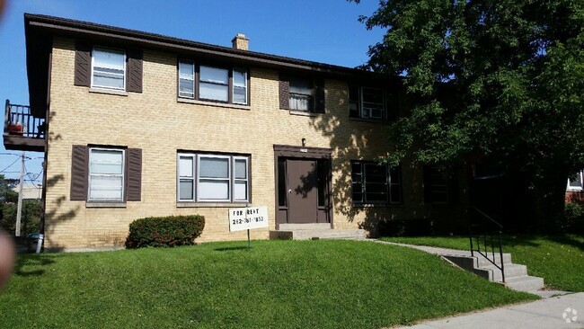 Building Photo - 2390 S 92nd St