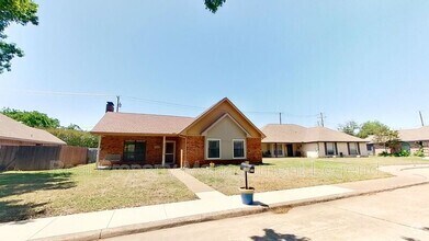 Building Photo - 1506 River Hill Dr