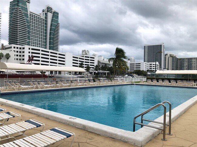 Foto del edificio - 400 Leslie Dr