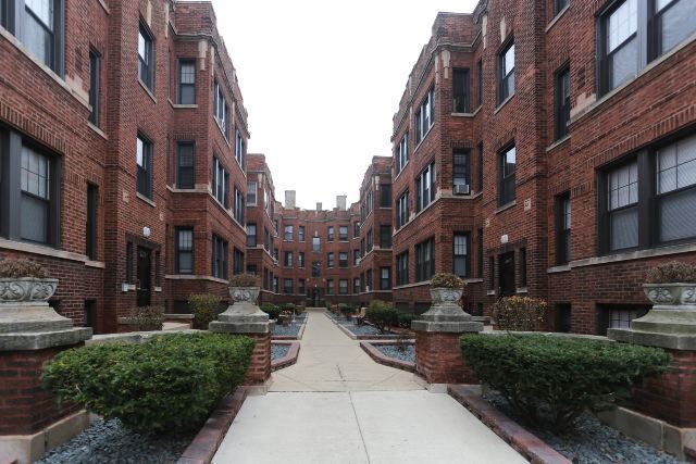 Building Photo - 4303 N Wolcott Ave