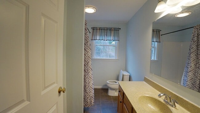 Building Photo - 15 Skyview Dr