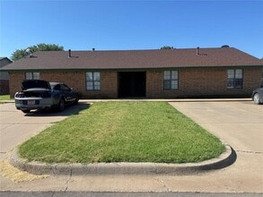 Building Photo - 2022 Berry Ave