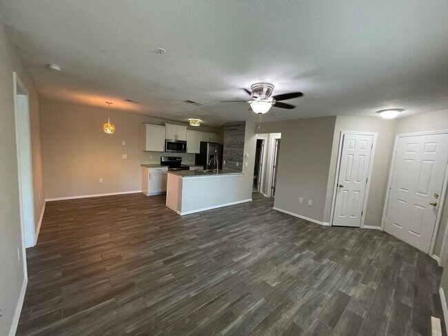 Foto del edificio - 627 Dory Lane Unit 104