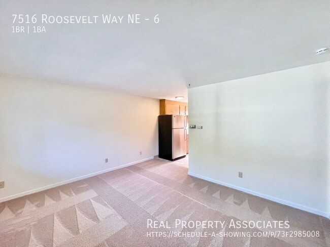 Building Photo - 7516 Roosevelt Way NE