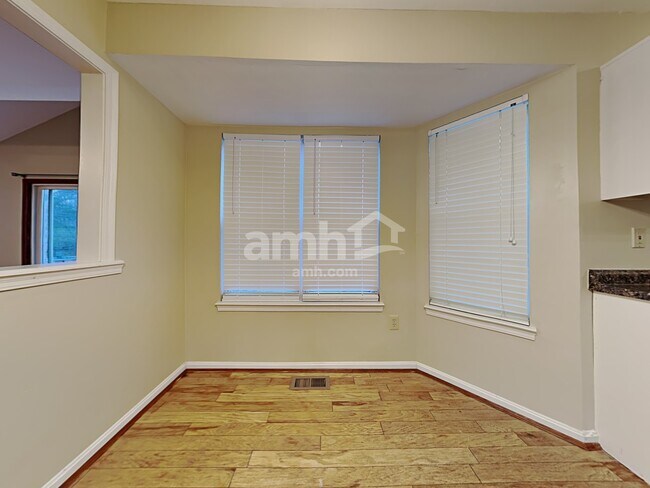 Foto del edificio - 8518 Woodcreek Dr