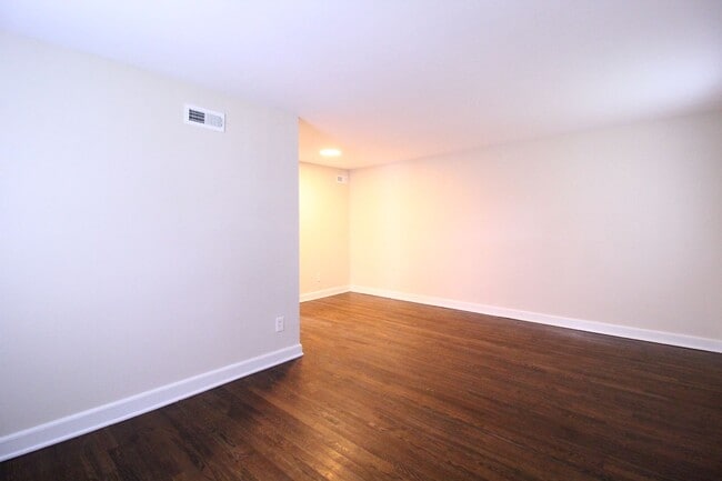 Building Photo - October FREE On This Fully Renovated 1 Bed...
