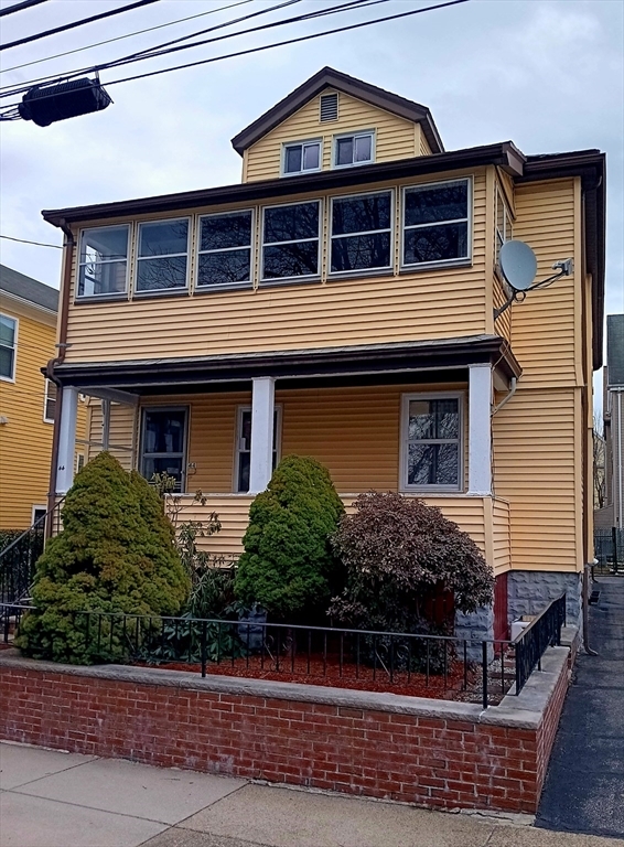 Primary Photo - 44 Glencoe St