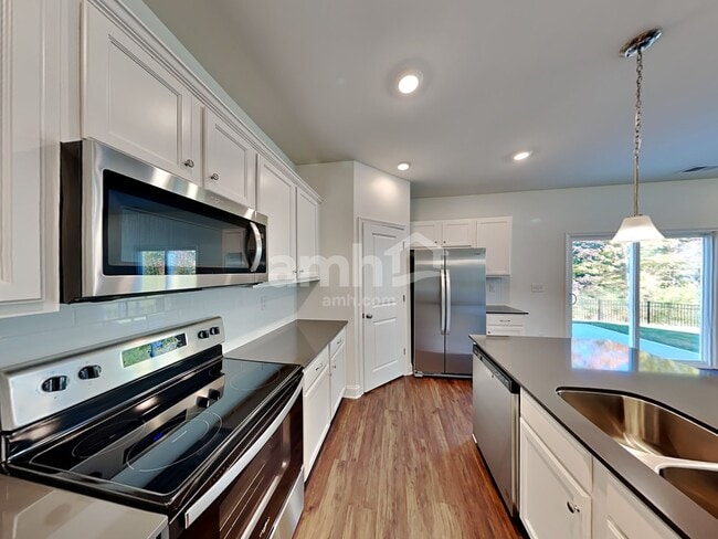 Building Photo - 555 Rivermist Dr