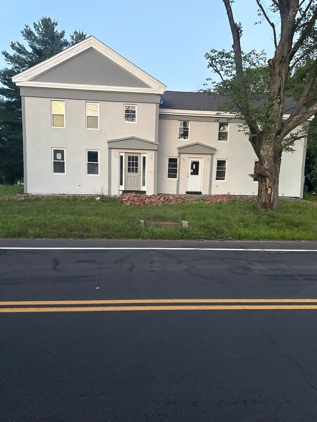 Foto del edificio - 1486 East St N