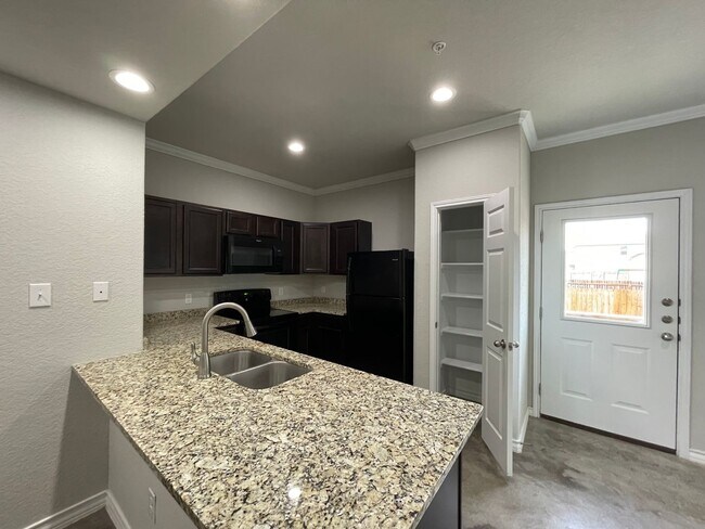 Foto del edificio - Townhome for rent