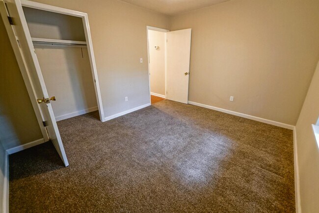 Foto del edificio - 2230 Mandrell Ct