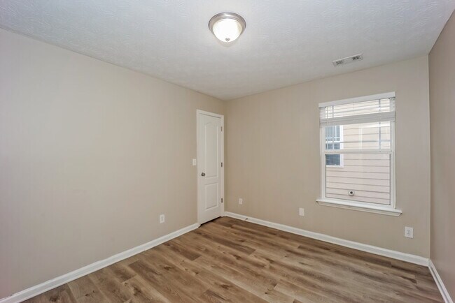 Foto del edificio - 1569 Arbor Pl Dr