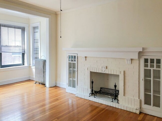 Building Photo - 3933 N Keeler Ave