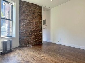 Building Photo - 215 E 4th St