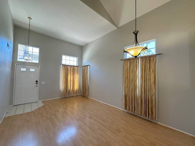 Foto del edificio - 237 Spurwood Ln