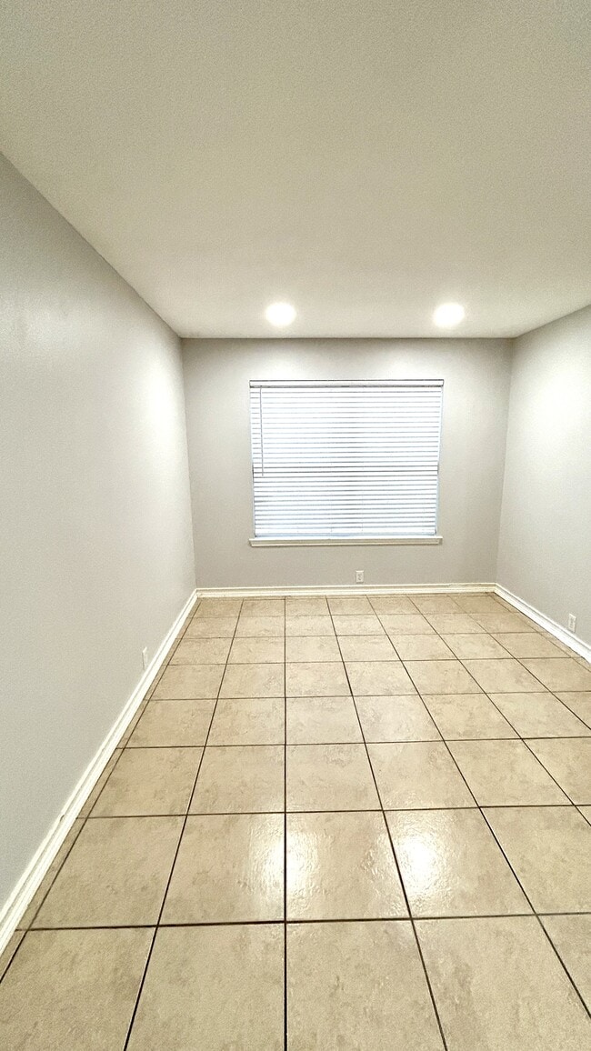 Foto del edificio - 111 Quail Run Dr