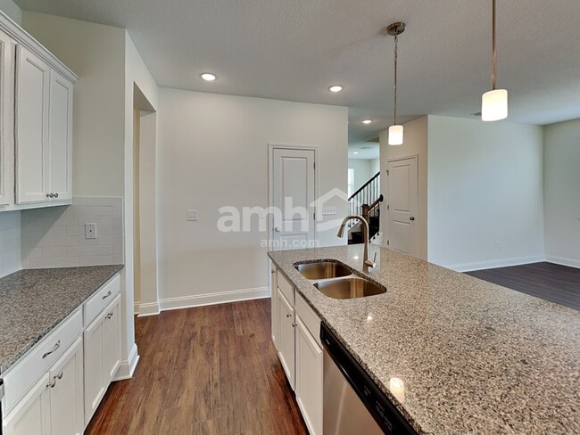 Building Photo - 400 Banyan Frst Dr