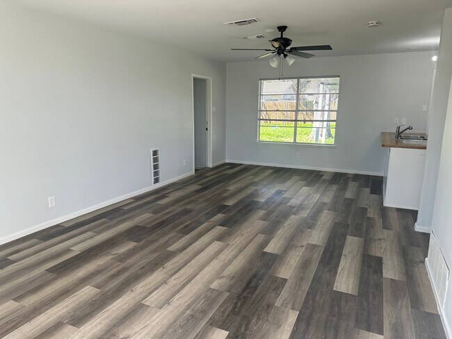 Foto del edificio - 115 Meadow Trail Dr