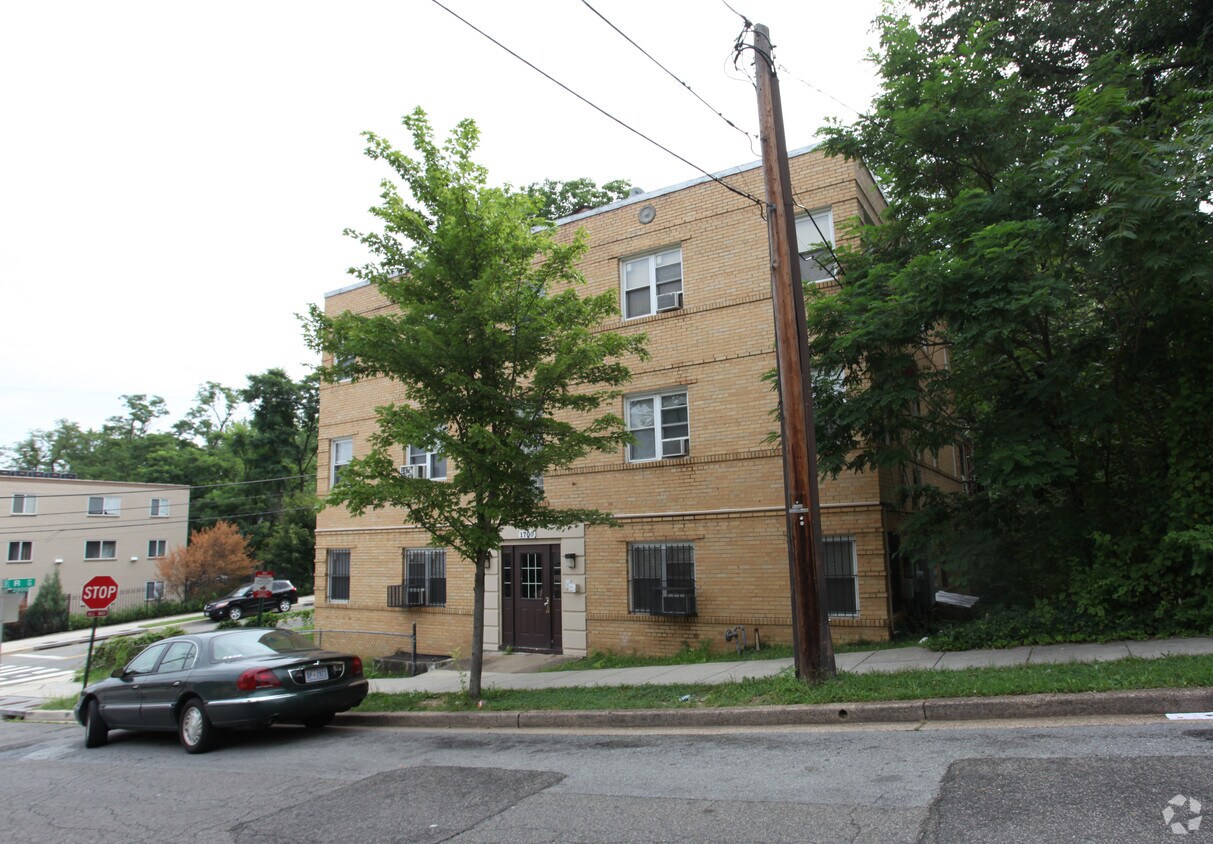 Building Photo - 1700 29th St SE