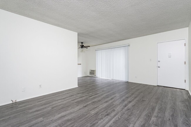 Interior Photo - 1207 Huntington