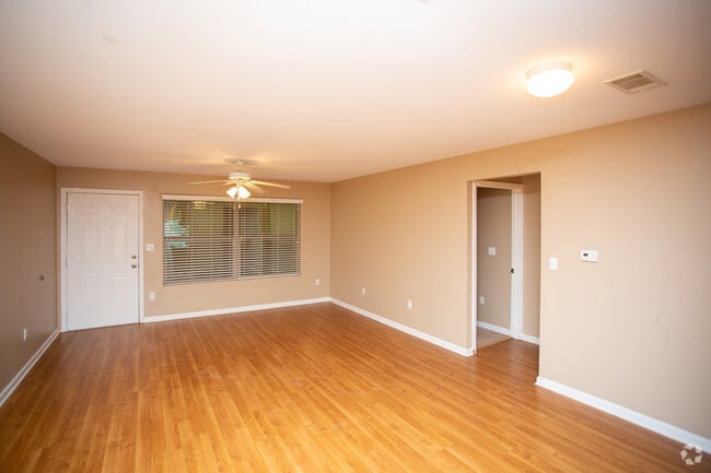 B1-12R 2BDx1BA 901SF - The Melrose Apartments