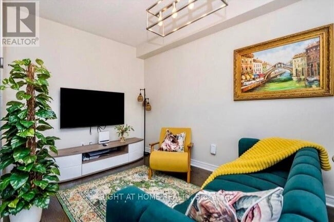 Building Photo - 92 Pearcey Cr