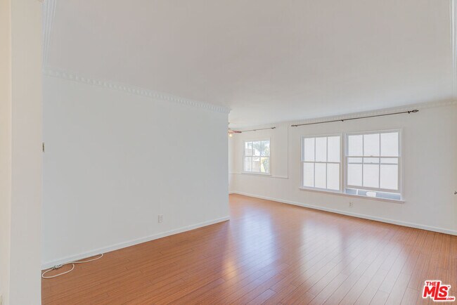 Foto del edificio - 1643 N Formosa Ave