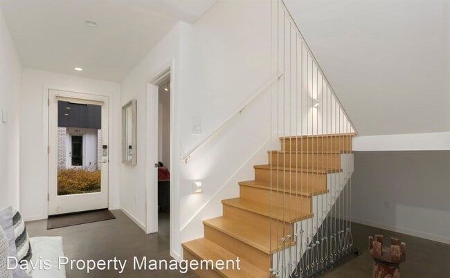 Building Photo - 3 br, 2 bath House - 339 16th Ave E, UNIT B