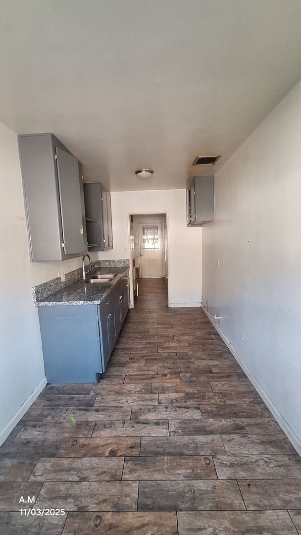 Building Photo - 4037