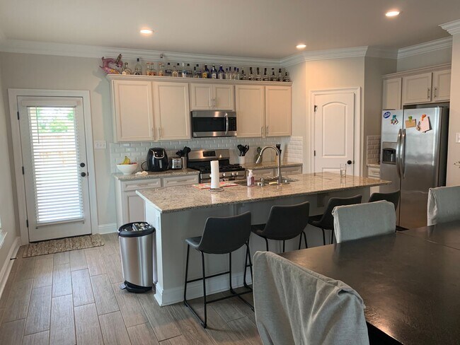 Foto del edificio - ONE MONTH FREE MOVE IN SPECIAL near LSU!!!!