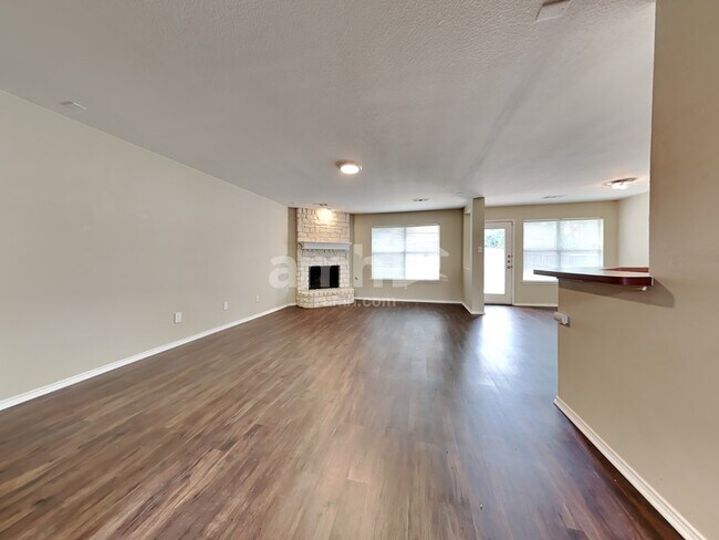 Foto del edificio - 409 Westmere Ct
