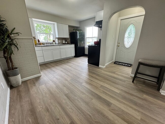 Building Photo - Remodeled 3 bed, 1 bath home for rent in Waterloo